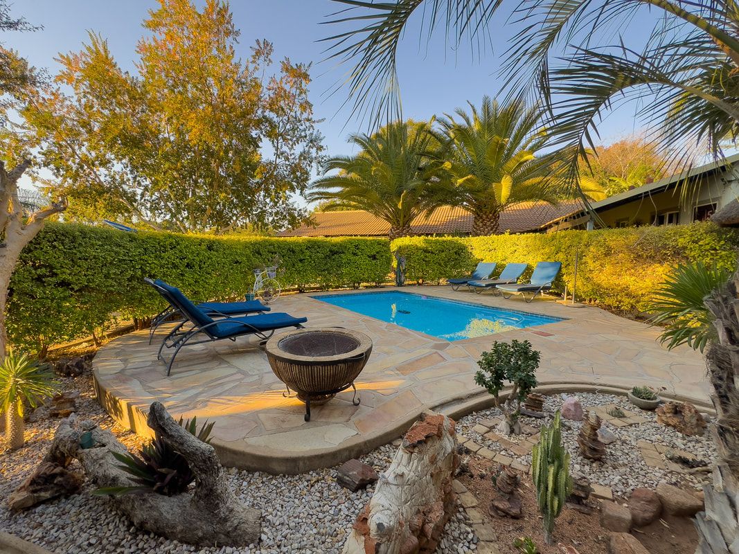 Ondila Guesthouse garden and pool